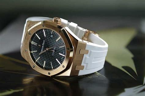 audemars piguet royal oak white dial rubber strap|Audemars Piguet hornback strap.